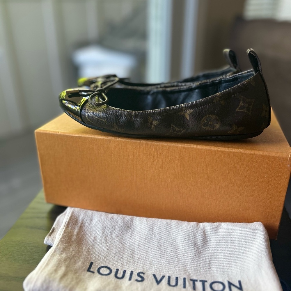 Louis Vuitton Black and Brown Flats for Effortless Style - Picture 6 of 9